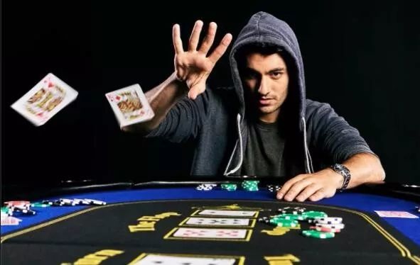 对手连续小额下注，你的加注时机到了